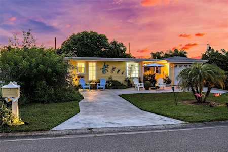 2472 Trade Winds Dr Dunedin, FL 34698