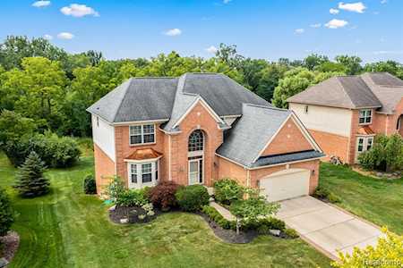 33021 Brookside Livonia, MI 48152