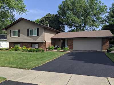 2425 Bradford Dr Aurora, IL 60506