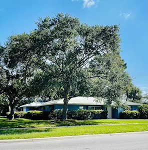 300 Corbett St Belleair, FL 33756