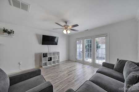 1318 Green Oaks Ln Charlotte, NC 28205