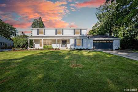 21270 Woodfarm Dr Northville, MI 48167