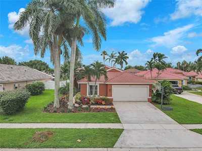 5589 Muirfield Village Cir Lake Worth, FL 33463