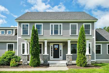 8 Winnicut Rd North Hampton, NH 03862