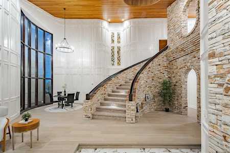 919 Edgemont Rd NW Calgary, AB T3A 2J1
