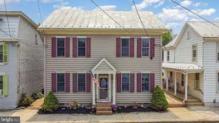 104 3rd St Boiling Springs, PA 17007