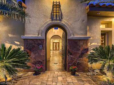 6031 Ruffian Rd Las Vegas, NV 89149