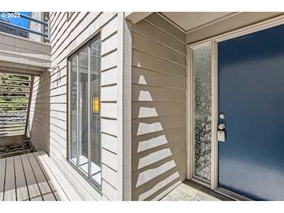 205 Cervantes Lake Oswego, OR 97035
