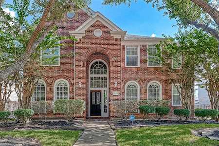 2619 Salado Dr Pearland, TX 77584