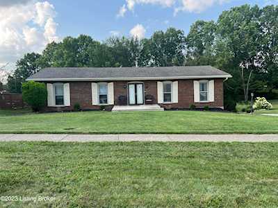 3212 Summerfield Dr Louisville, KY 40220