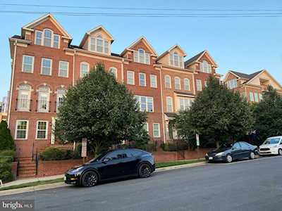 813 N Woodrow St Arlington, VA 22203