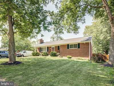7412 Farnum St Springfield, VA 22151
