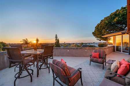 327 Leeann Lane Encinitas, CA 92024