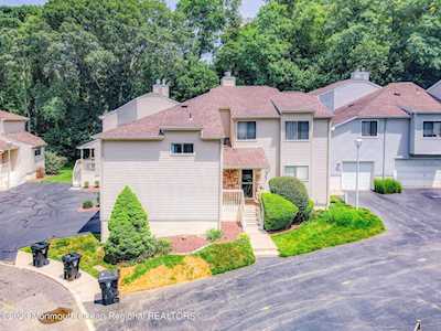 18 Oxford Ln Middletown, NJ 07748