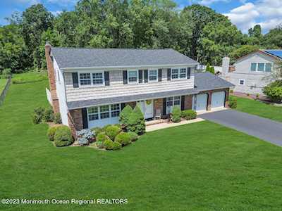 31 Sudbury Rd Morganville, NJ 07751