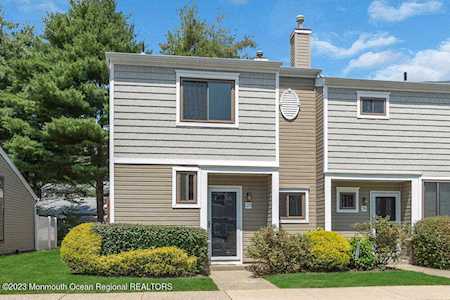 25 Gloria Ct Tinton Falls, NJ 07724
