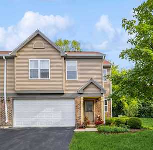 712 E Whispering Oaks Ct Palatine, IL 60074