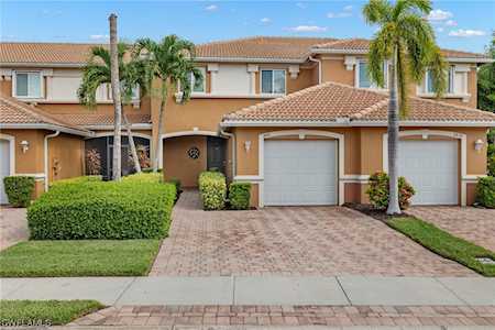 2411 Laurentina Ln Cape Coral, FL 33909