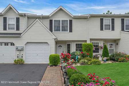 31 Mariners Cove Freehold, NJ 07728