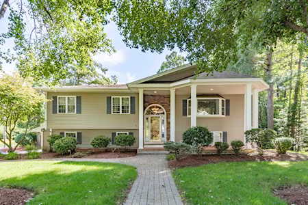 19 Eastbrook Dr Nashua, NH 03060