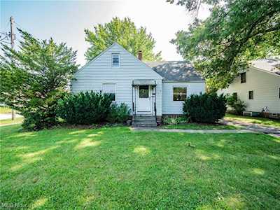 20211 Westway Dr Rocky River, OH 44116