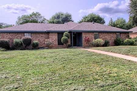 2907 Robindale Lane Grapevine, TX 76051