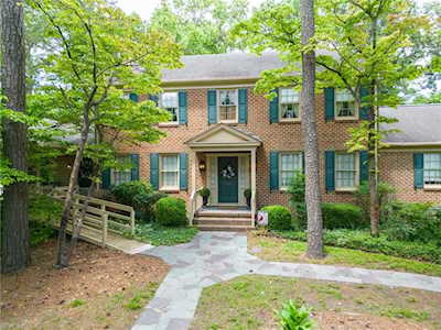 676 Thalia Point Rd Virginia Beach, VA 23452