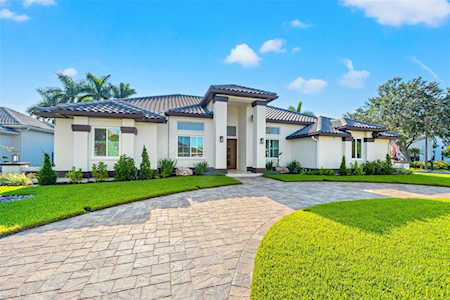 1230 Darlington Oak CIRCLE NE St. Petersburg, FL 33703