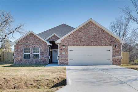 5711 Belaire Circle Granbury, TX 76048
