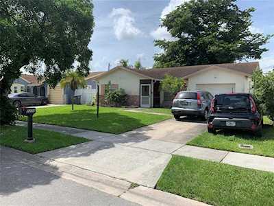 9234 SW 1st Pl Boca Raton, FL 33428