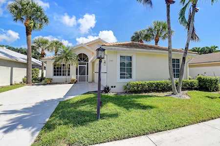 2745 N Clearbrook Circle Delray Beach, FL 33445