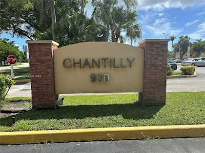 900 NE 195th St #214 Miami, FL 33179