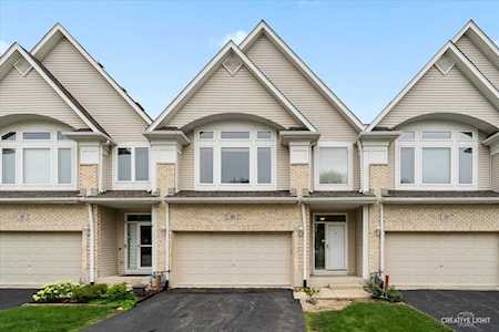 393 Aaron Ln Bolingbrook, IL 60440