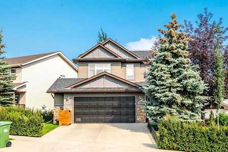 546 Panamount Blvd NW Calgary, AB T3K0J2