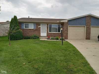 28514 Dino Circle Chesterfield Twp, MI 48047