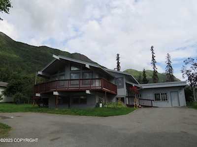 10213 Preuss Ln Eagle River, AK 99577