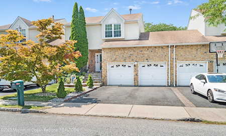 12 Hummingbird Ct Marlboro, NJ 07746