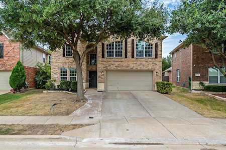 8729 Royalwood Drive Fort Worth, TX 76131