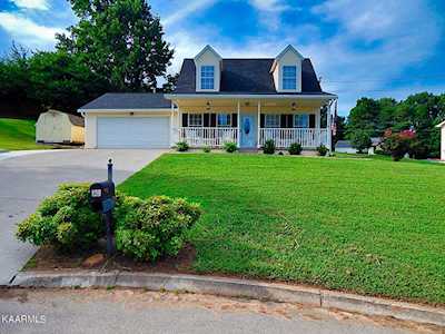 120 Prestwick Ln Lenoir City, TN 37771