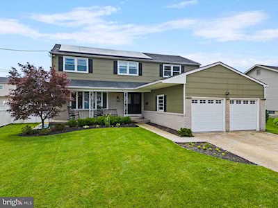 6 N Syracuse Dr Cherry Hill, NJ 08034