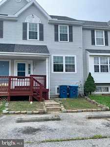5 Foxton Dr Newark, DE 19702