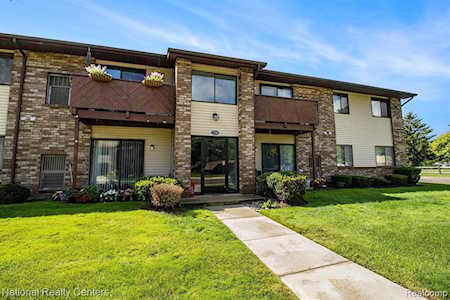 7760 Manor Circle #201 Westland, MI 48185