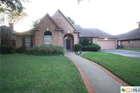 107 Lance Ln Victoria, TX 77904