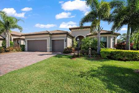 6757 Chester Trl Lakewood Ranch, FL 34202