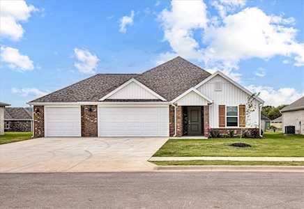 642 Kayla Maria St Prairie Grove, AR 72753