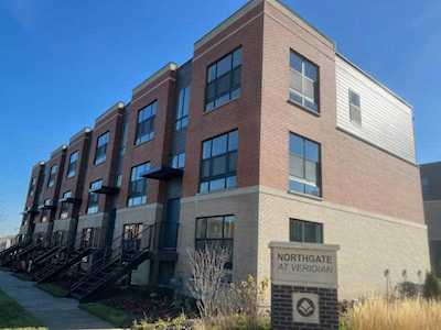 1291 Lakepointe Dr Schaumburg, IL 60173