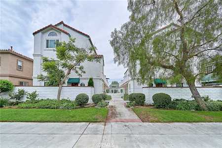 1956 Plaza Del Amo #C Torrance, CA 90501