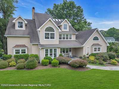 2517 Autumn Dr Manasquan, NJ 08736