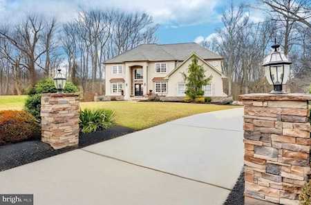 17 Lansbrook Ct Sewell, NJ 08080
