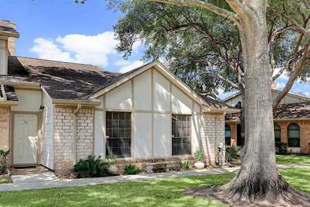 16 Warwick Ln Missouri City, TX 77459